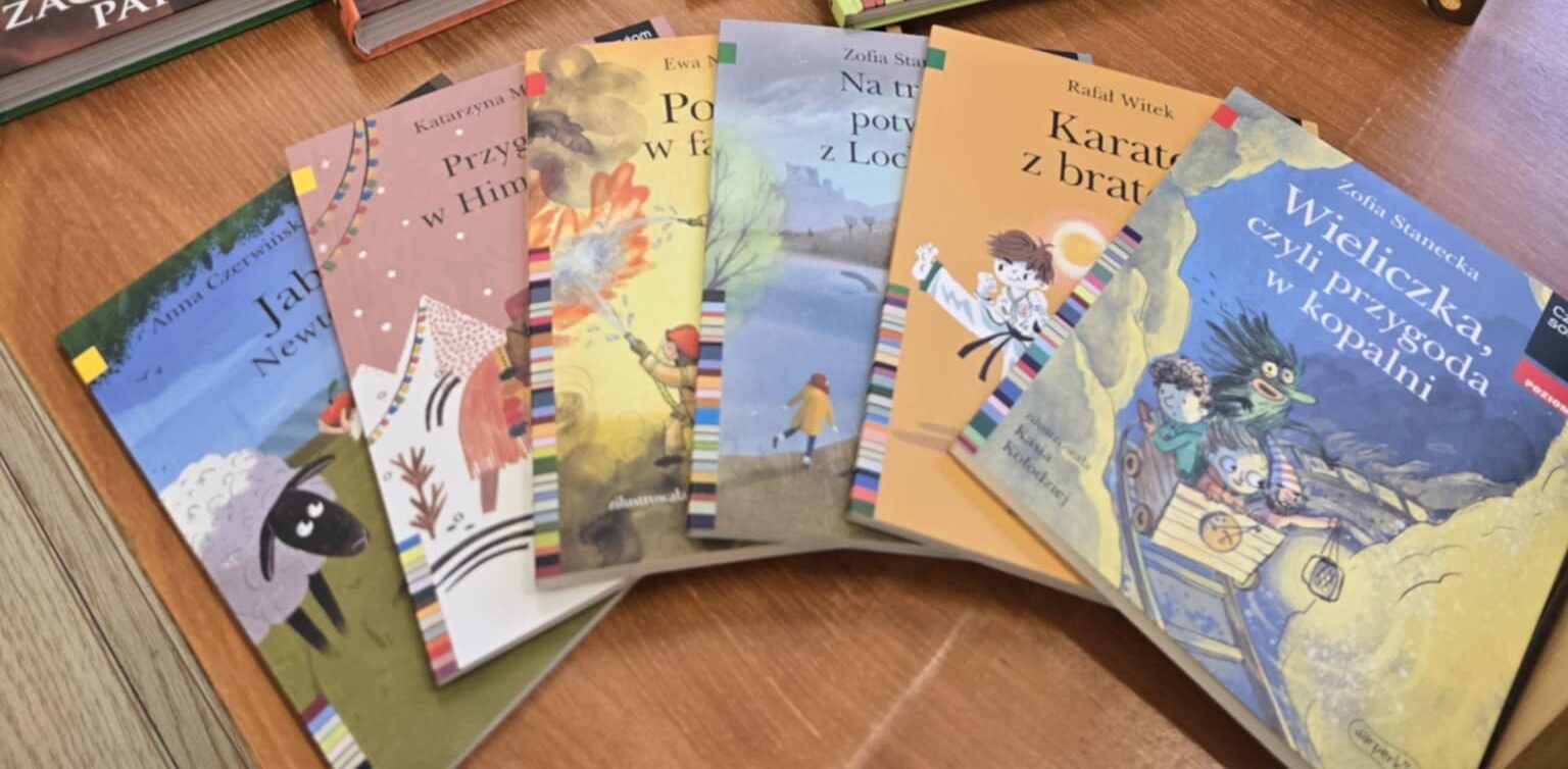 Read more about the article Święty Mikołaj nie ominął naszej biblioteki szkolnej!