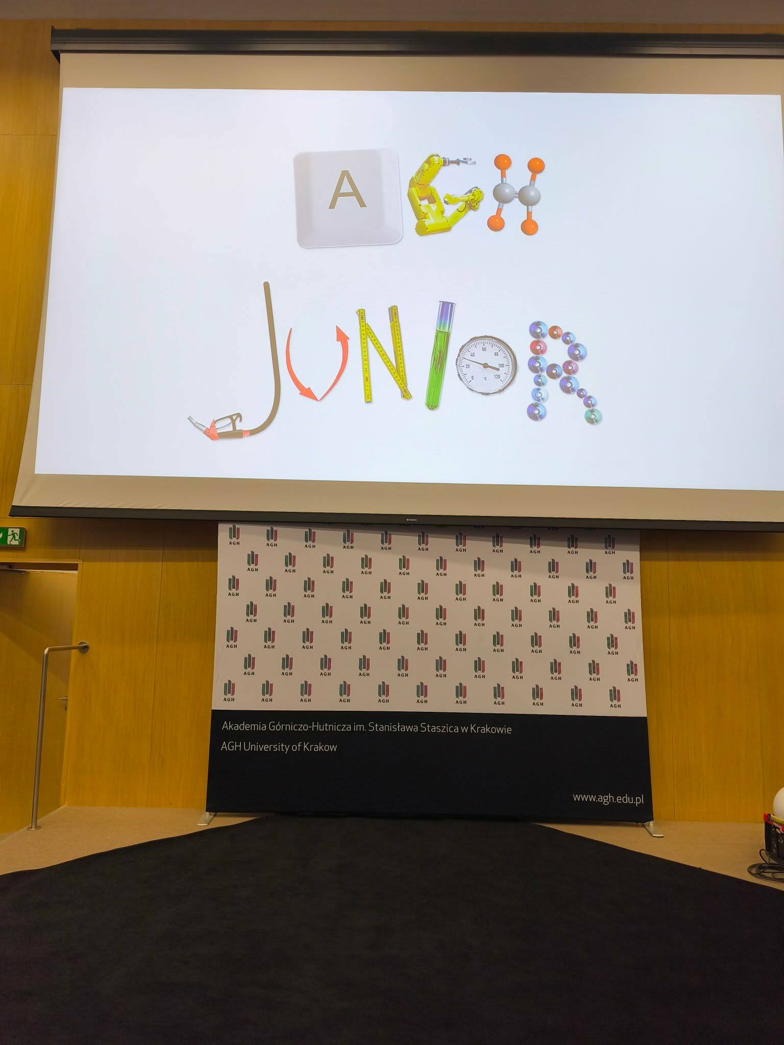 Read more about the article Z fizyką w kosmos